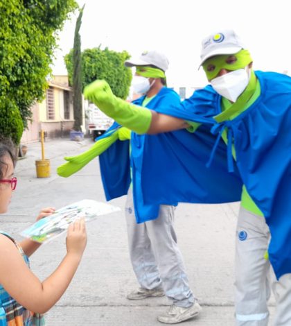 Trabajadores de Red  Ambiental recolectan basura… y sonrisas de los niños
