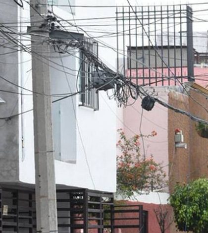Muere hombre electrocutado durante accidente por reparación eléctrica en Neza