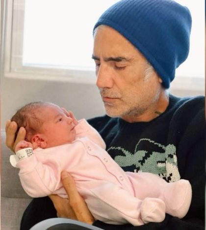 Alejandro Fernández presume en redes a su pequeña nieta