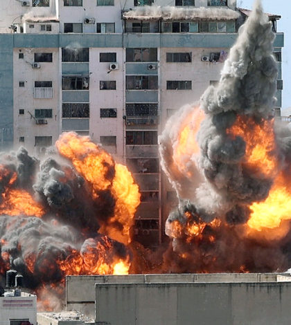 Israel bombardea sede de la agencia AP y Al Jazeera en Gaza