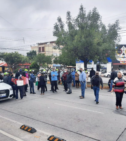 Caótica manifestación de maestros jubilados de Telesecundaria