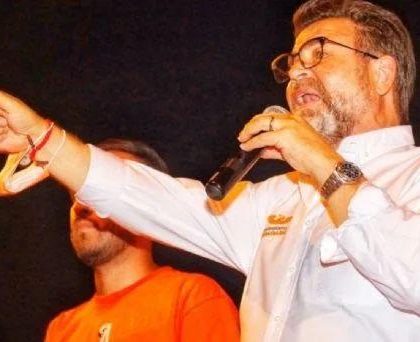 Declina Ricardo Bours a favor de Ernesto Gándara en Sonora