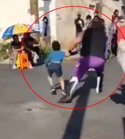 #Video: Luchador lanza a niño contra el suelo en evento en la CDMX