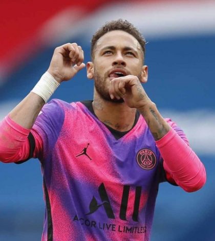 Neymar renueva con el PSG hasta 2025