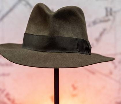 Subastan sombrero en “Indiana Jones” en más de 3 millones de pesos