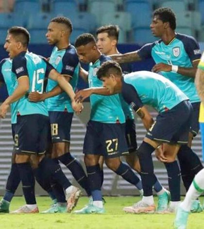 Ecuador rescató el empate ante Brasil para calificarse a cuartos de final