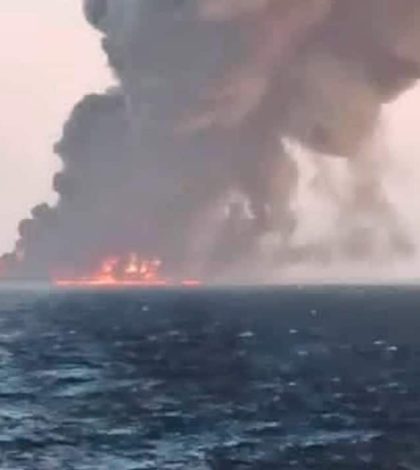 Se incendia y hunde un buque militar iraní en el golfo de Omán