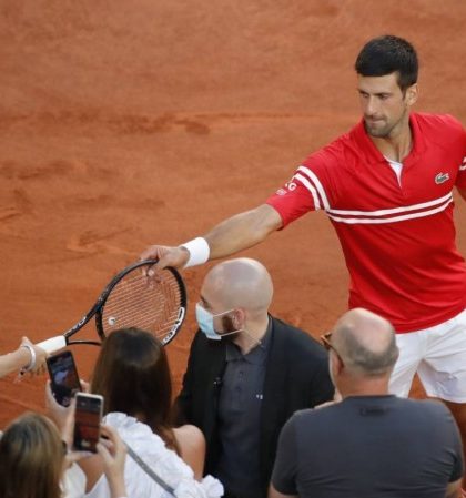 Djokovic hace feliz a niño mexicano tras ganar Roland Garros