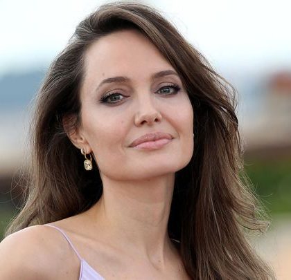 Angelina Jolie visita a su ex