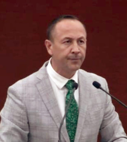 Edgardo Hernández.