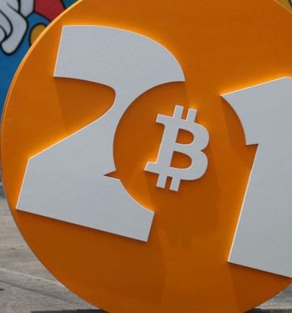 Bitcoin: un viaje profundo al mundo de los «criptoevangelistas» que quieren destruir el dólar
