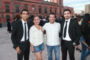 P1- Luis y Daniel se graduaron en como arquitectos de la Universidad Autónoma de San Luis Potosí.