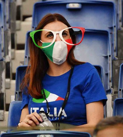 Las aficiones de Italia y Turquía dan color a la Eurocopa