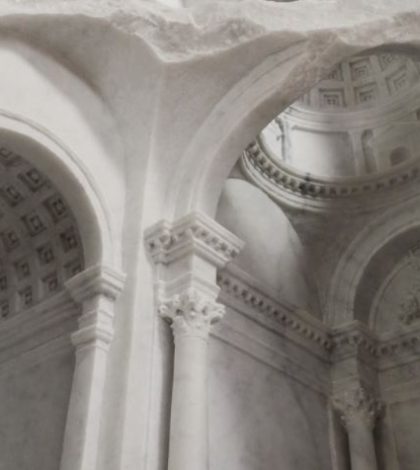 Escultor revela increíbles interiores arquitectónicos “ocultos” en el mármol