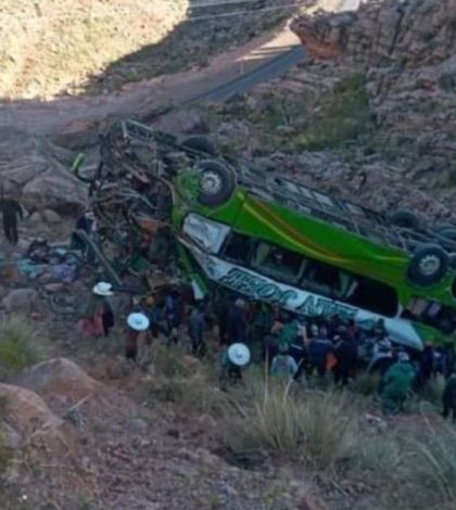 Autobús cae a precipicio en Bolivia; al menos 18 muertos