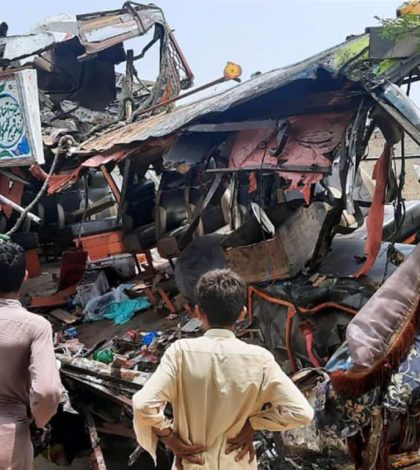 Choque de camiones en Pakistán deja al menos 33 muertos y 40 heridos