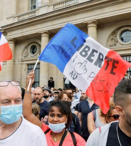 Protestan miles en Francia contra la «dictadura sanitaria»