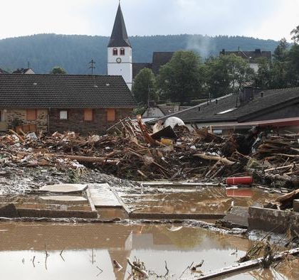 Decenas mueren en devastadoras inundaciones en Alemania