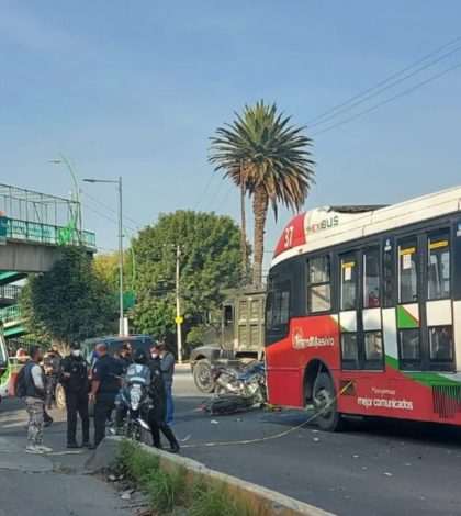 Muere motociclista tras ser  arrollado por el Mexibús en Ecatepec