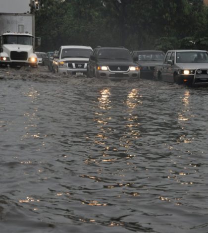 Atienden estragos tras lluvias en la capital potosina