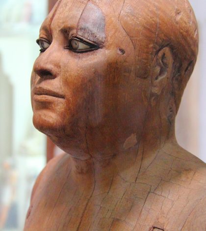 Estatua egipcia con ojos de cuarzo de 4,500 años de antigüedad