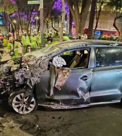 Choque de auto y patrulla deja tres lesionados en Paseo de la Reforma