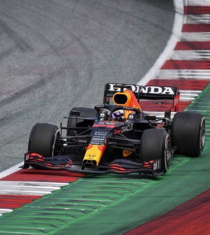 Verstappen domina los primeros ensayos libres en Silverstone