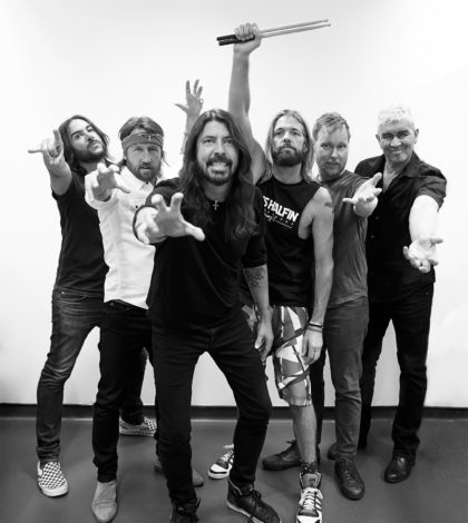 Foo Fighters con nuevo cover de una canción de los Bee Gees
