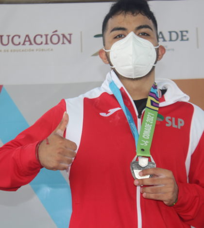 El halterista potosino Vicente Uriel Montoya se adjudicó una medalla de oro y dos de plata