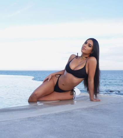 Soltera y feliz: Kim Kardashian despampanante en bikini a sus 40 años