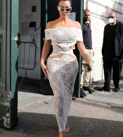 Kim Kardashian en polémica por vestido para visitar el Vaticano