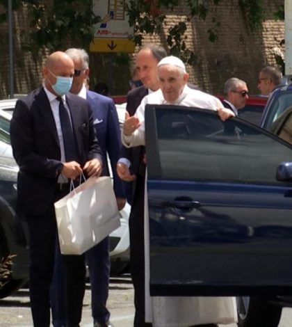 #Video: Dan de alta al Papa Francisco y regresa al Vaticano