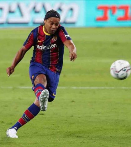 Ronaldinho regresa al  Barcelona y vuelve a  anotarle al Madrid