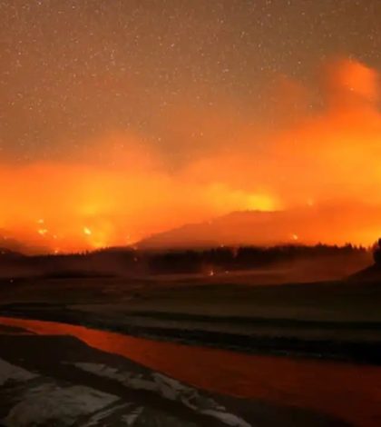Incendios forestales empeoran en EEUU y Canadá